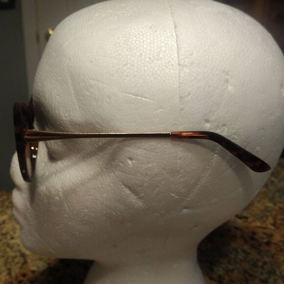 The Limited Hand Polished Modern Cat Eye Tortoise Full Rim Women's Sunglasses - Picture 5 of 13